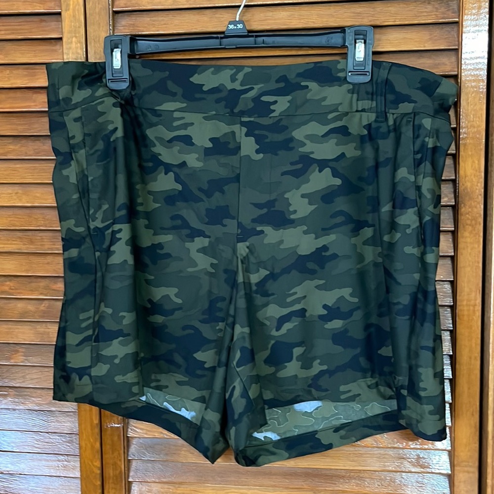 Spanx Sunshine 6” shorts green camo
